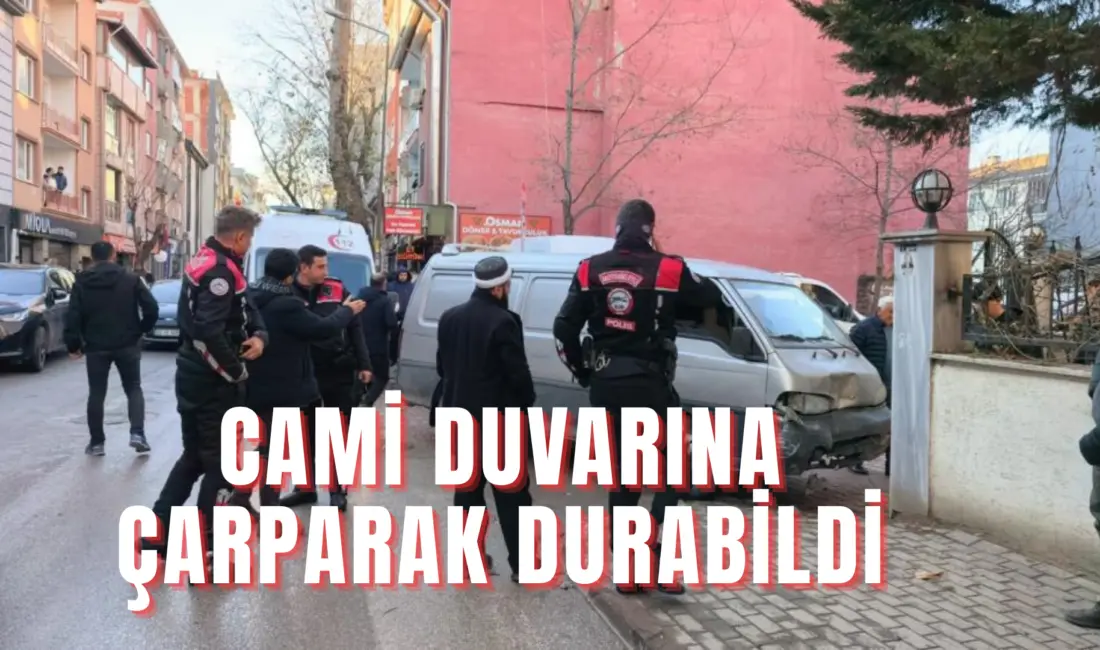 Bursa’nın İnegöl ilçesinde otomobile binen 3’ü çocuk 4 kişi, arkadan