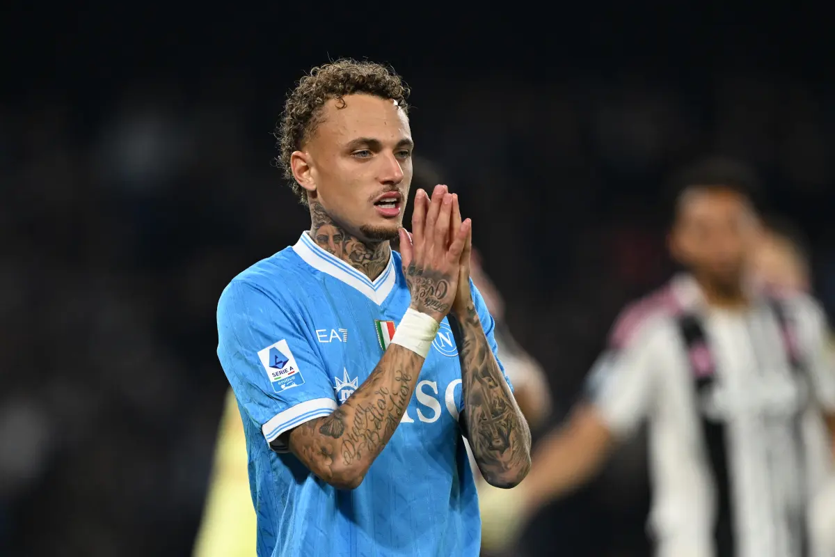 Galatasaray, ara transfer döneminde kadrosunu güçlendirmek için Napoli forması giyen