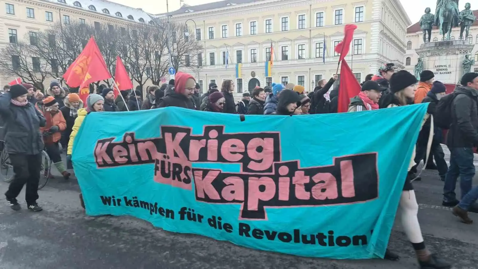 Almanya’nın Münih kentinde, ABD’nin Venezuela’ya yönelik saldırısı protesto edildi. Almanya’da