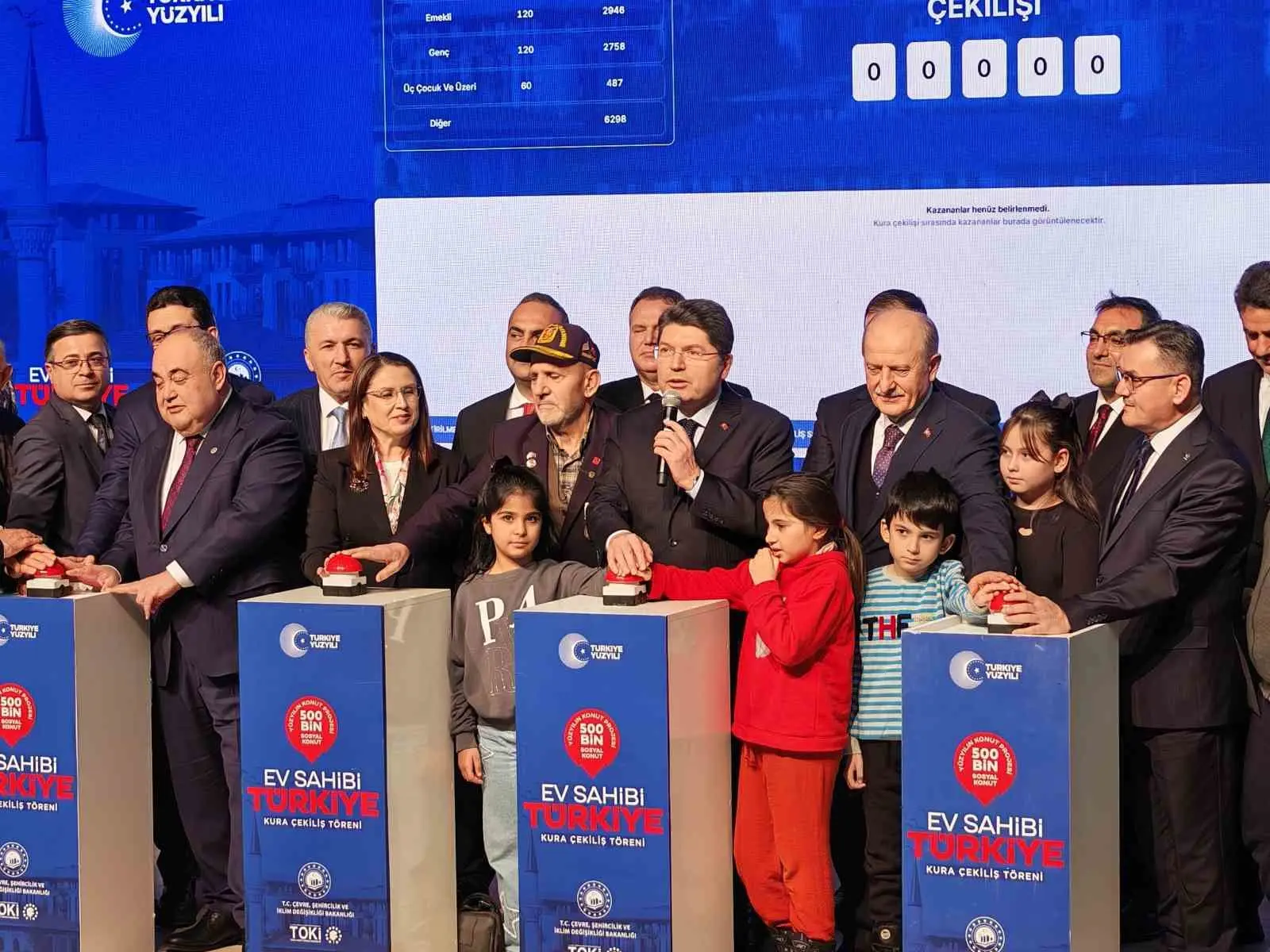 Adalet Bakanı Yılmaz Tunç, bugün Bartın’da gerçekleştirilen 1620 konut için