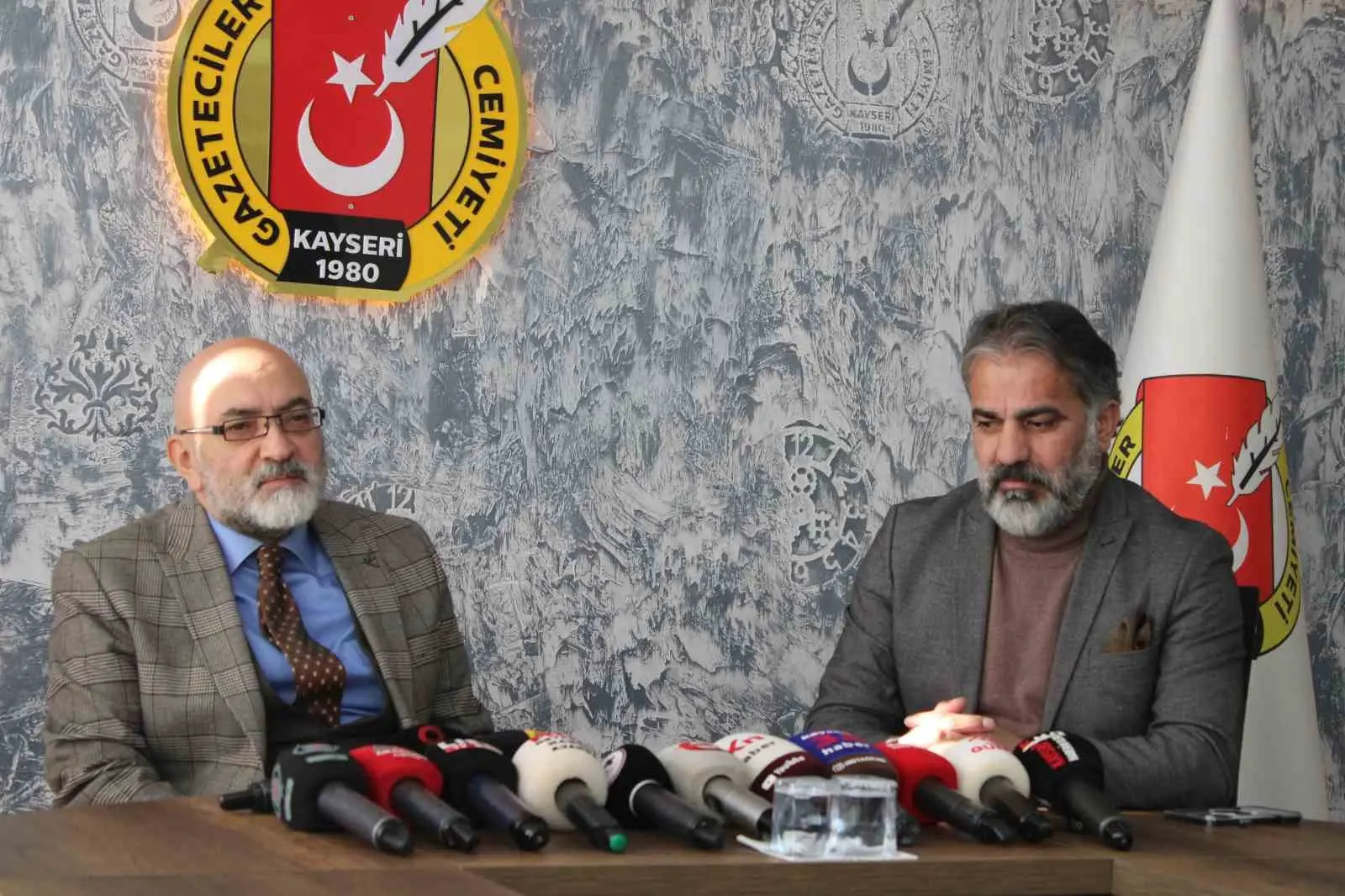 Kayseri Gazeteciler Cemiyeti’ni ziyaret eden AK Parti Kayseri Milletvekili Murat