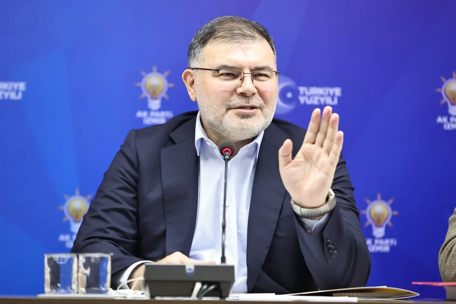 AK Parti İzmir İl Başkanı Bilal Saygılı, Bornova’da depreme dayanıksız