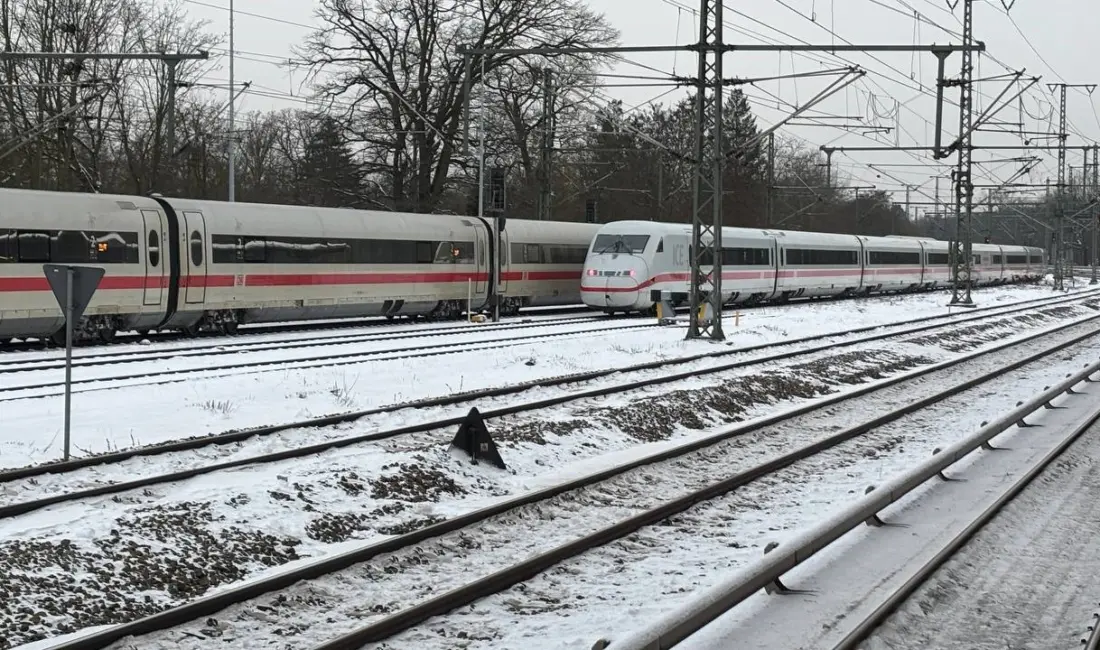 Almanya’da etkisini artıran kar fırtınası nedeniyle ülkenin kuzeyindeki uzun mesafe