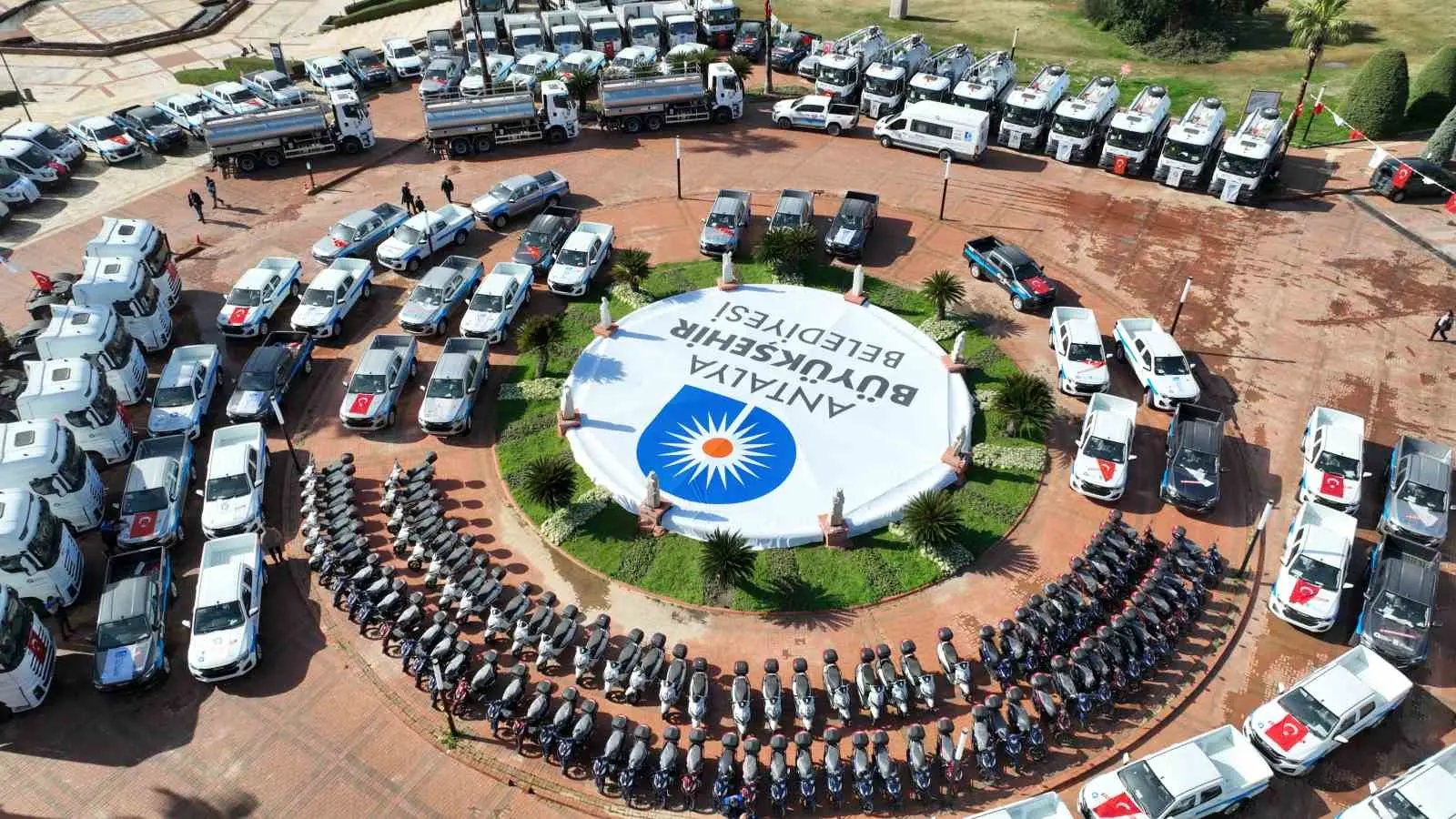 Antalya Büyükşehir Belediyesi, kent genelinde sunulan hizmetlerin daha hızlı, etkin