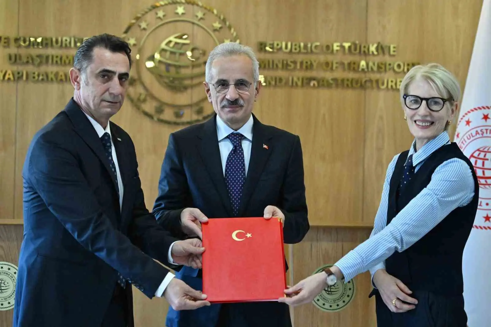 Ulaştırma ve Altyapı Bakanı Abdulkadir Uraloğlu, İngiltere ile yürütülecek Hidrojen