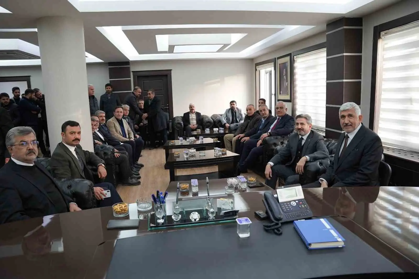 Çalışma ve Sosyal Güvenlik Bakanlığı Bakan Yardımcısı Ahmet Aydın, beraberindeki