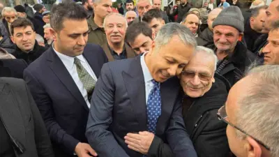 Samsun’da esnaf ziyaretinde bulunan İçişleri Bakanı Ali Yerlikaya, vatandaşlarla kurduğu