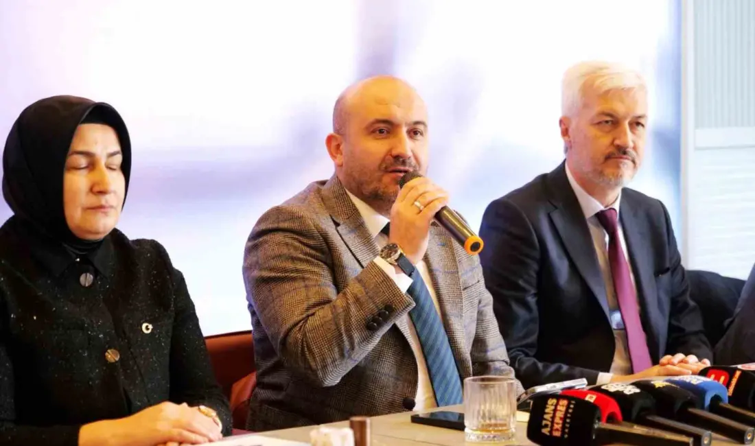 Eskişehir’de gazetecilerle buluşan AK Parti İl Başkanı Gürhan Albayrak, “CHP