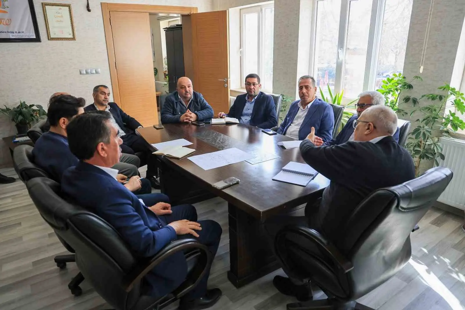 Çameli Belediye Başkanı Cengiz Arslan, ilçedeki tüm mahalle muhtarlarıyla toplantı