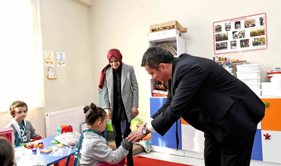 Bursa Valisi Erol Ayyıldız ile Osmangazi Belediye Başkanı Erkan Aydın,