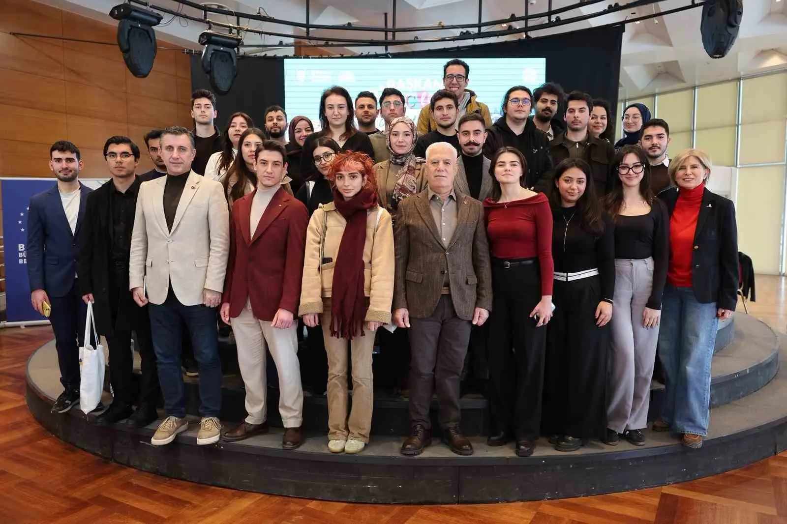 Bursa Büyükşehir Belediye Başkanı Mustafa Bozbey, Bursa’daki üniversitelerin öğrenci topluluklarıyla