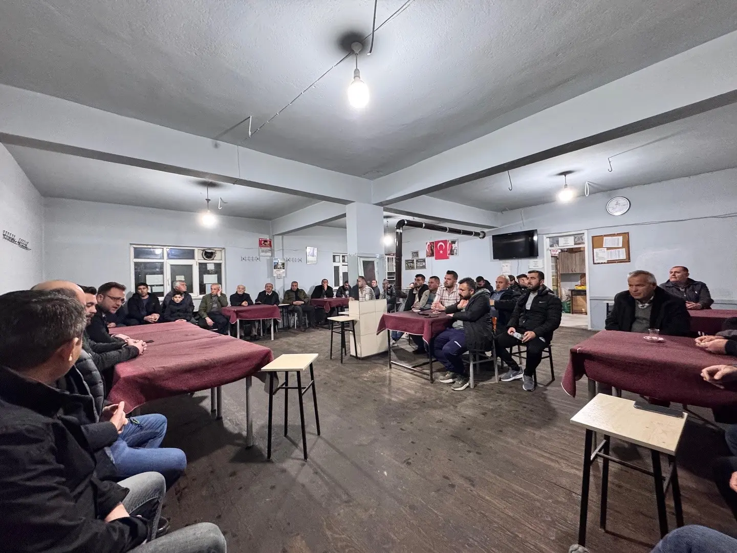 Çivril Belediye Başkanı Semih Dere, Menteş Mahallesi’ni ziyaret ederek mahalle