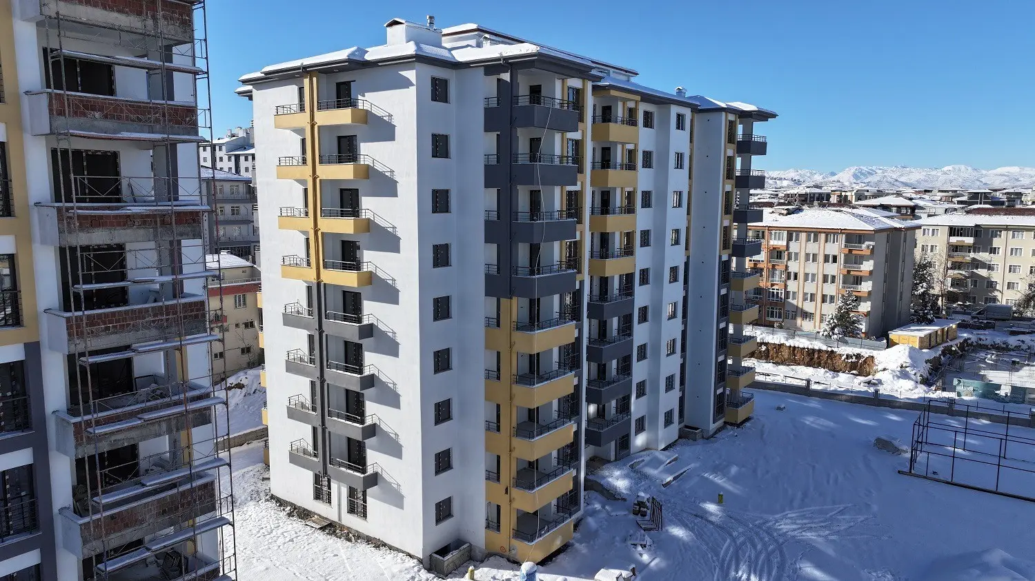 Yeşilyurt Belediyesinin kendi öz kaynaklarıyla Turgut Özal Mahallesinde inşa ettirdiği