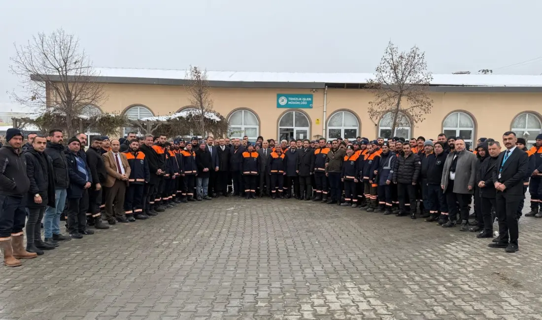 Yeşilyurt Belediye Başkanı Prof. Dr. İlhan Geçit, ilçenin muhtelif bölgelerinde