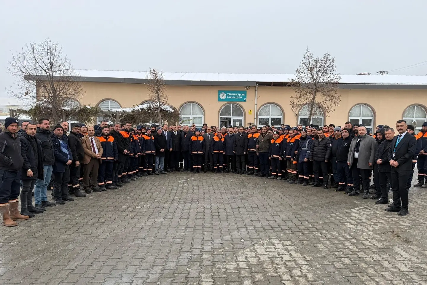 Yeşilyurt Belediye Başkanı Prof. Dr. İlhan Geçit, ilçenin muhtelif bölgelerinde