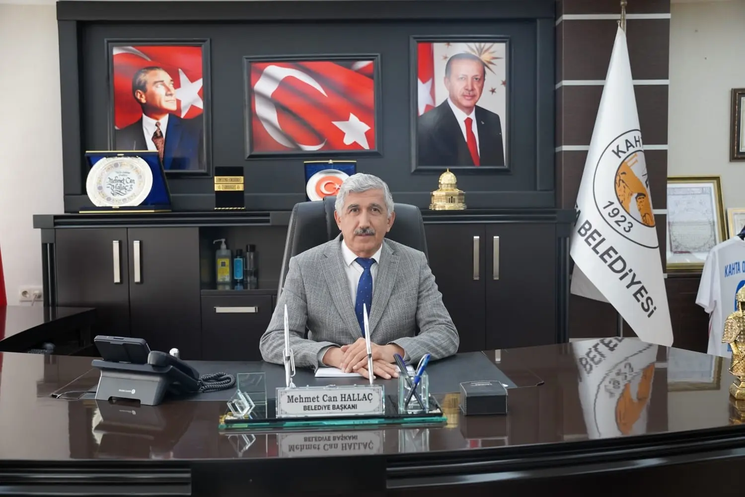 Mardin’in Nusaybin ilçesinde, polis barikatlarını aşan bir grubun Türkiye-Suriye sınır