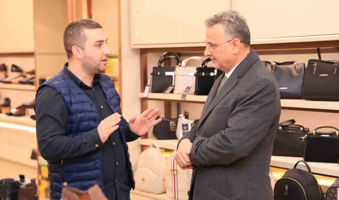 İstiklal Caddesi’nde esnaf ve vatandaşları ziyaret eden İlkadım Belediye Başkanı