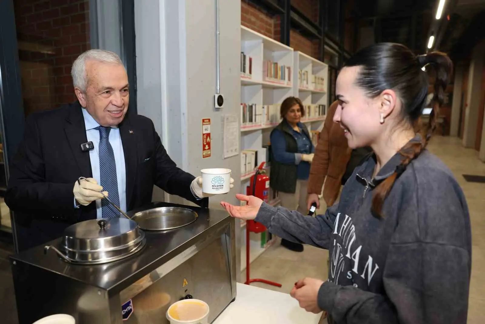 Nilüfer Belediye Başkanı Şadi Özdemir, sınav dönemlerinde 24 saat hizmet
