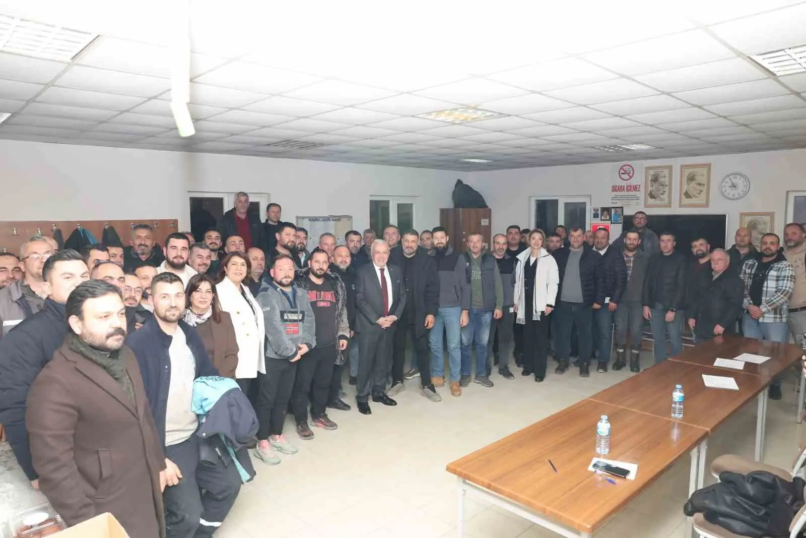 Nilüfer Belediye Başkanı Şadi Özdemir, zorlu kış şartlarında kentin ulaşımının