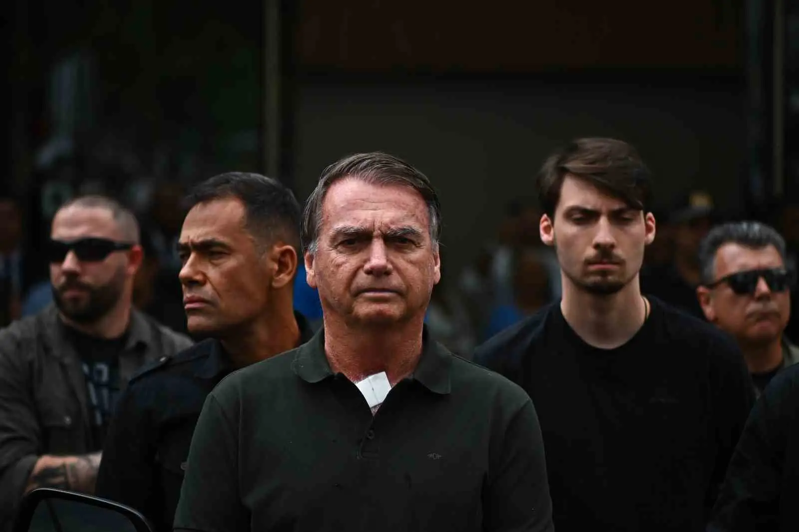 Brezilya’nın hapisteki eski Devlet Başkanı Jair Bolsonaro’nun düşerek yaralandığı, hastaneye