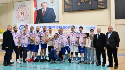 Yıldırım Belediyesi çalışanları arasında düzenlenen geleneksel birimler arası voleybol turnuvası