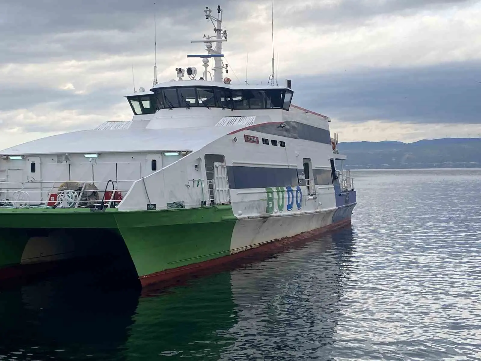 Bursa’nın Mudanya ilçesi ile İstanbul Kabataş ve Armutlu (İhlas) arasında