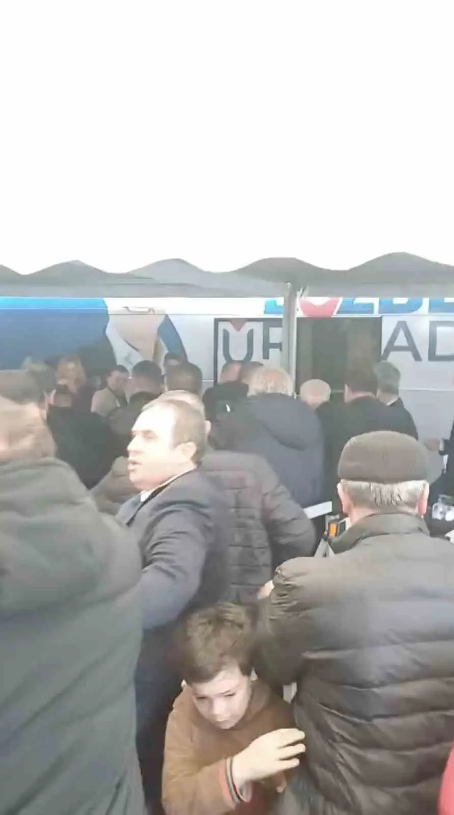 Bursa Büyükşehir Belediye Başkanı Mustafa Bozbey’e yumruklu saldırı girişimi, polis