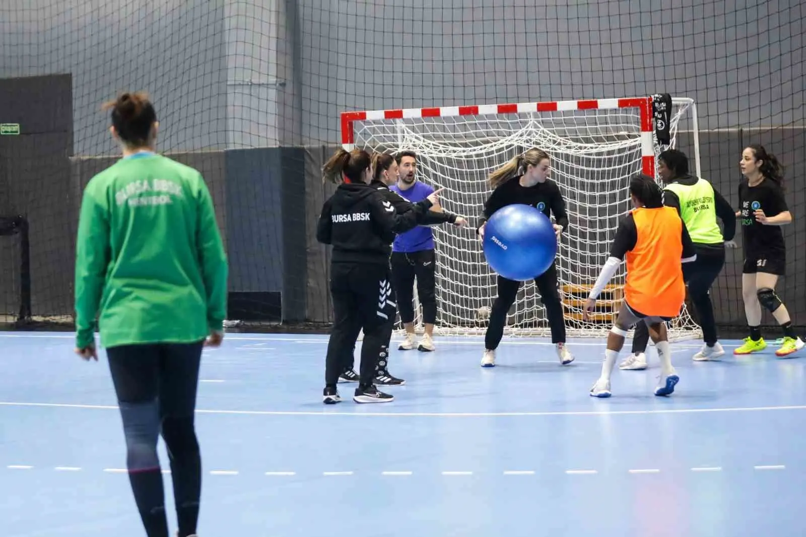 EHF Kadınlar Avrupa Kupası’nda mücadele eden Bursa Büyükşehir Belediyespor Kadın