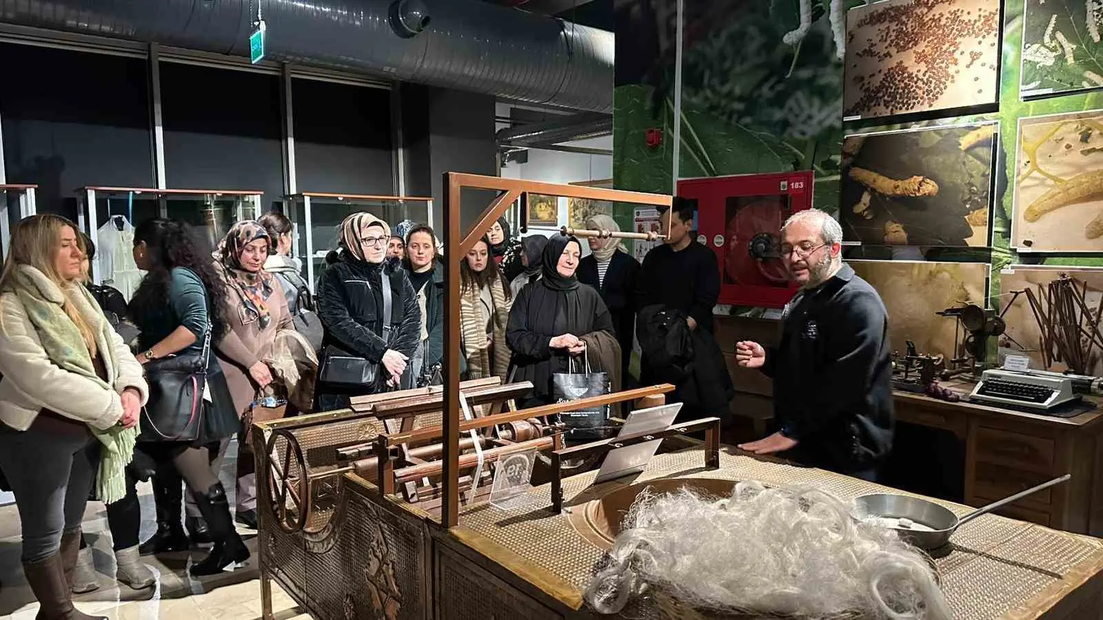 Bursa Büyükşehir Belediyesi bünyesindeki Bursa Kent Akademisi’nde görev alan eğitmenler,