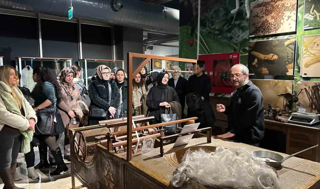 Bursa Büyükşehir Belediyesi bünyesindeki Bursa Kent Akademisi’nde görev alan eğitmenler,