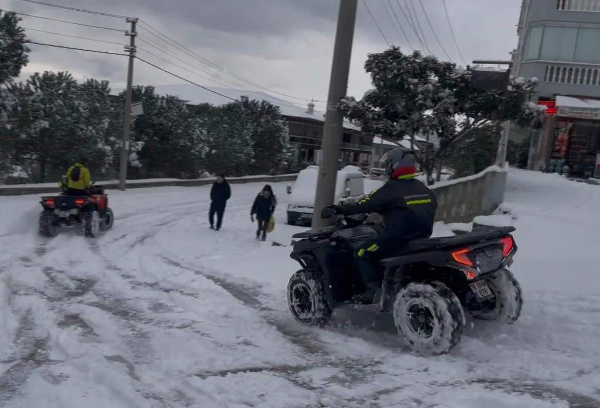 Bursa’da yeni yılın ilk gününde etkili olan kar yağışı, şehir