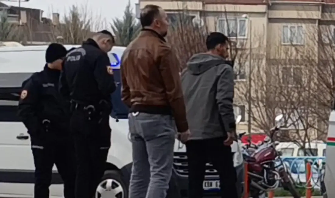 Bursa’nın İnegöl ilçesinde ağaca çarpan otomobilde 2 kadının hayatını kaybettiği