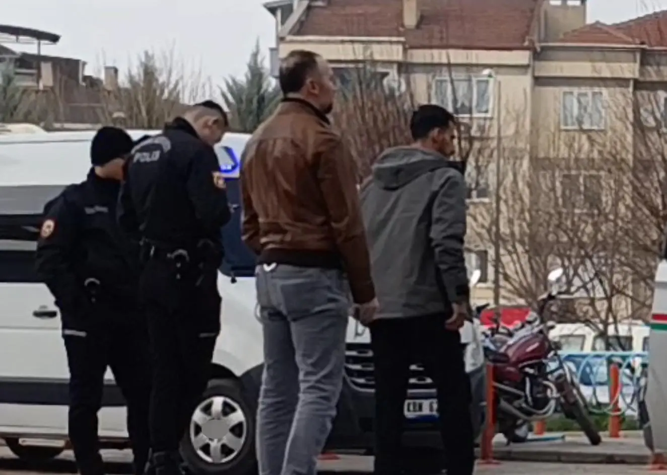 Bursa’nın İnegöl ilçesinde ağaca çarpan otomobilde 2 kadının hayatını kaybettiği