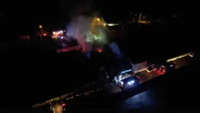 Bursa’nın merkez Yıldırım ilçesinde bir ahşap palet fabrikasında çıkan yangın,