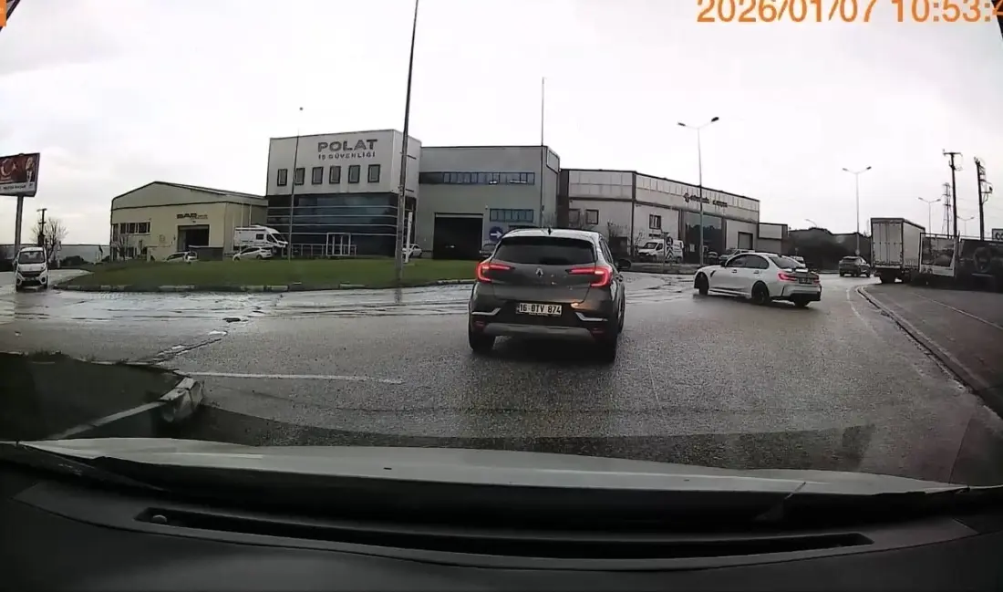 Bursa’nın Nilüfer ilçesinde cadde ortasında drift atan sürücü, araç satıldığı