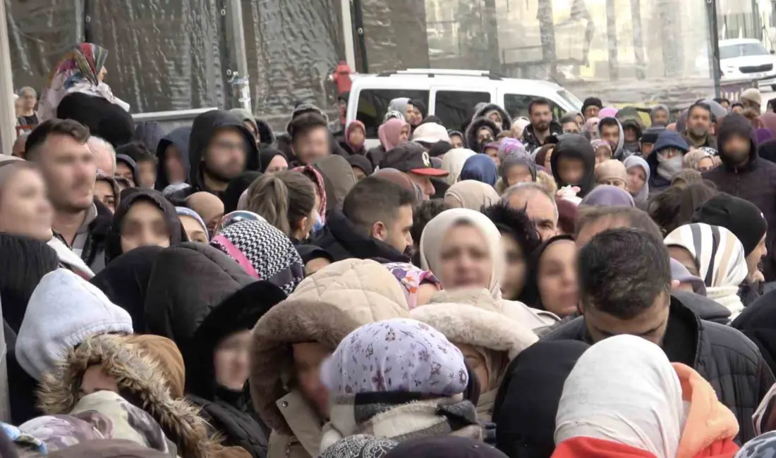 Bursa’da yeni açılışı yapılan bir mağazının uygun fiyatlı ürünleri, yüzlerce