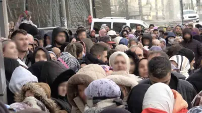 Bursa’da yeni açılışı yapılan bir mağazının uygun fiyatlı ürünleri, yüzlerce