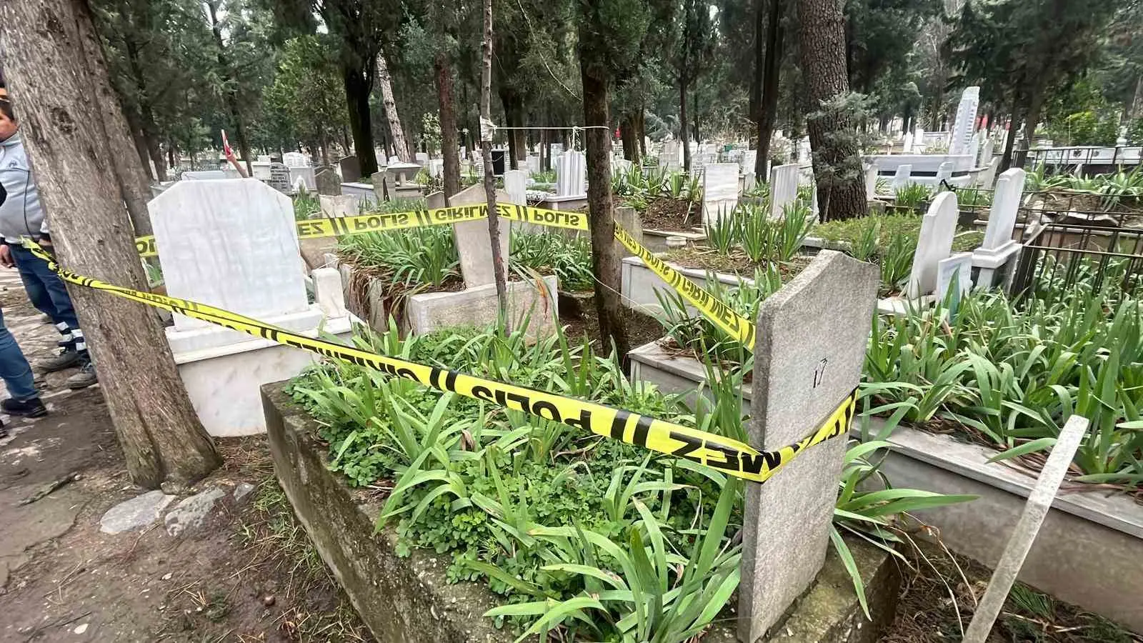 Bursa’da bir bebeğin cenazesinin mezarlığa izinsiz defnedilmesi üzerine polis ve