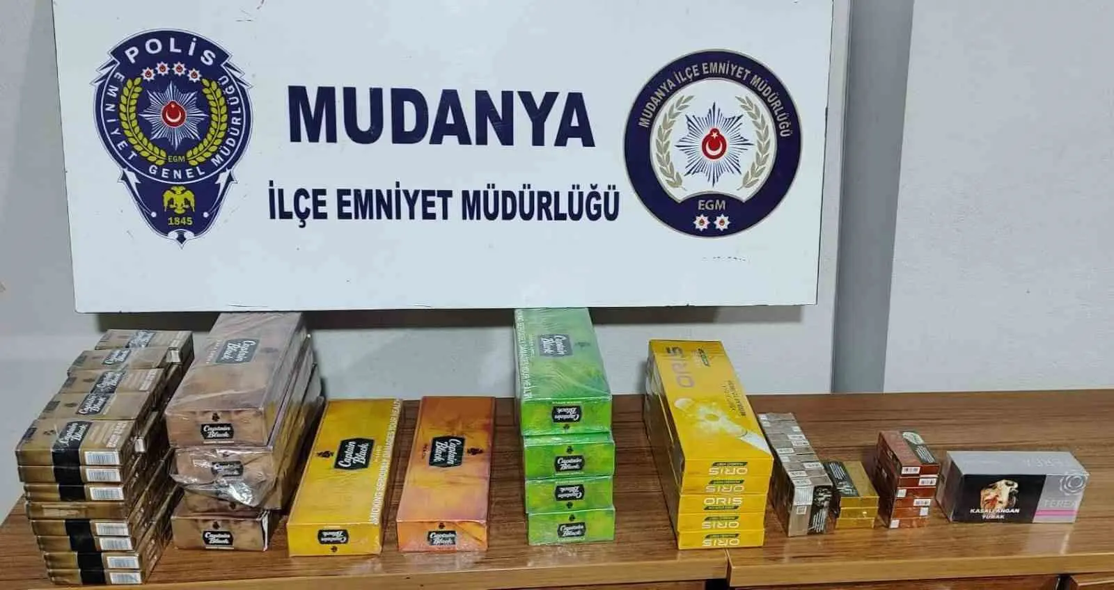 Bursa’da polis tarafından kaçak sigara operasyonunda 2 kişi gözaltına alınırken,