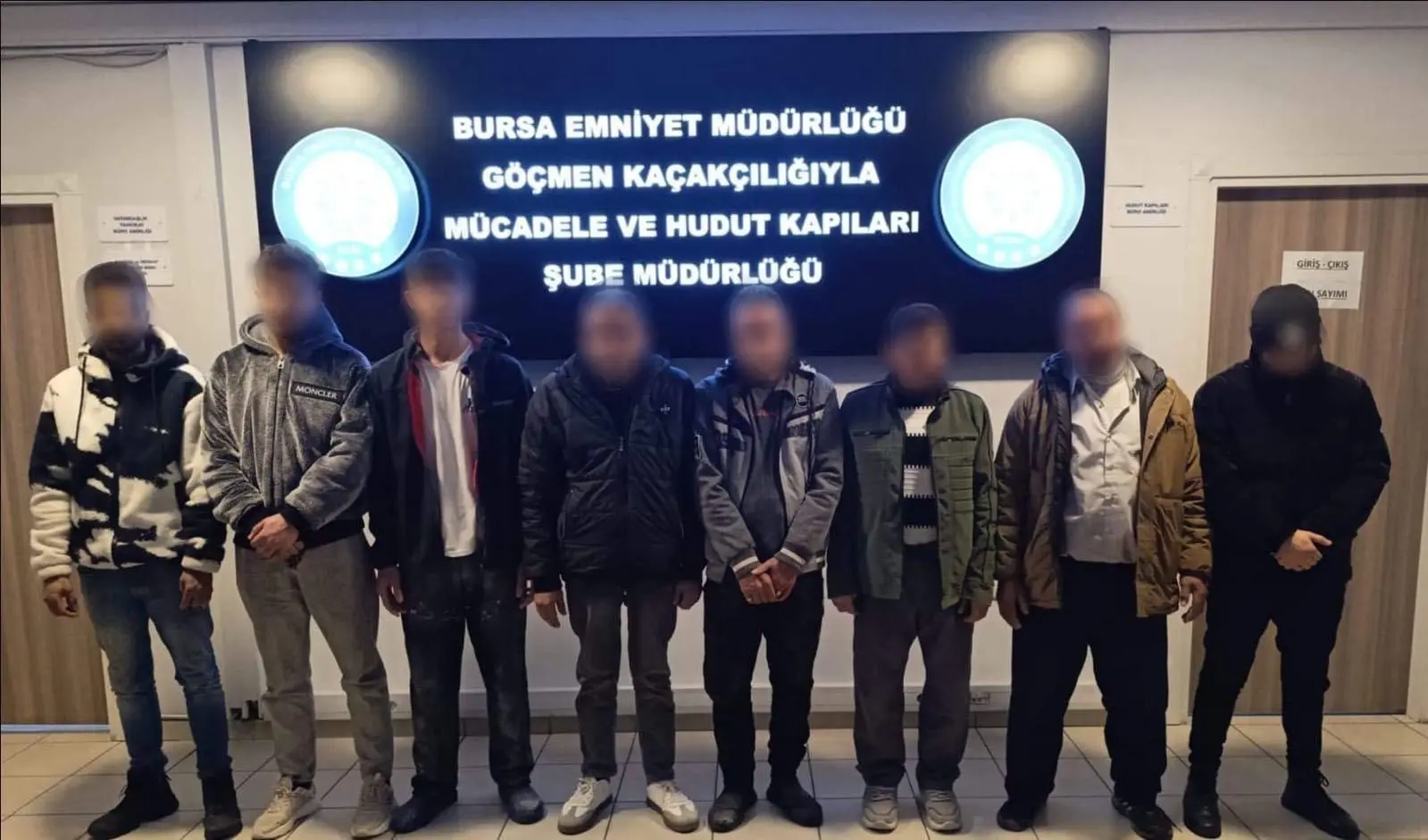 Bursa Emniyet Müdürlüğü ekiplerince göçmen kaçakçılığıyla mücadele kapsamında Osmangazi ilçesinde