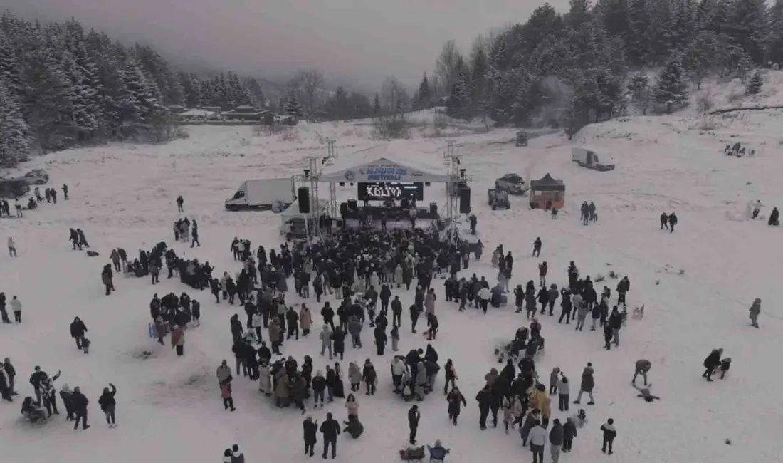 Bursa’da düzenlenen Kış Festivali’ne vatandaşlar yoğun katılım sağlarken, köy yollarının