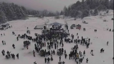 Bursa’da düzenlenen Kış Festivali’ne vatandaşlar yoğun katılım sağlarken, köy yollarının