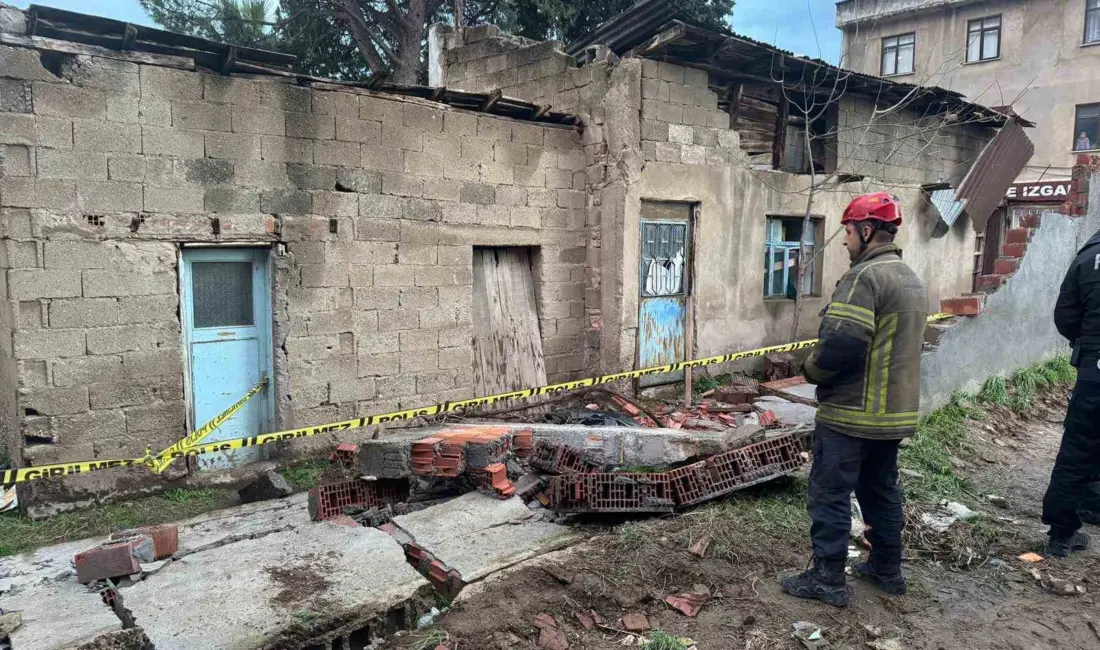 Bursa’nın Kestel ilçesinde etkili olan lodos nedeniyle çöken duvarın altında