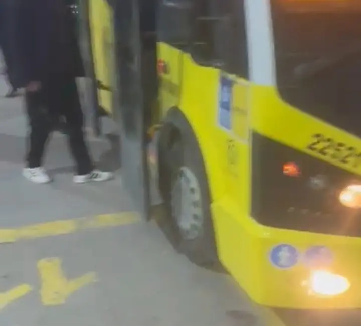 Bursa’da belediye minibüsünde kalp krizi geçiren bir yolcu, şoförün hızlı