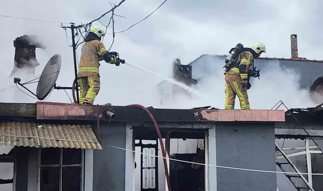 Bursa’nın Mustafakemalpaşa ilçesinde tek katlı evde çıkan yangında dumandan etkilenen