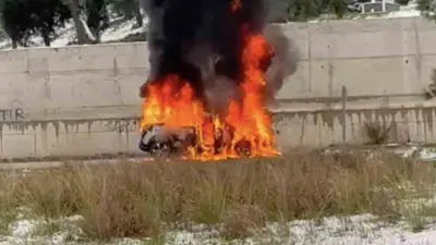 Bursa’da seyir halindeki otomobil alev alev yandı. Edinilen bilgiye göre,