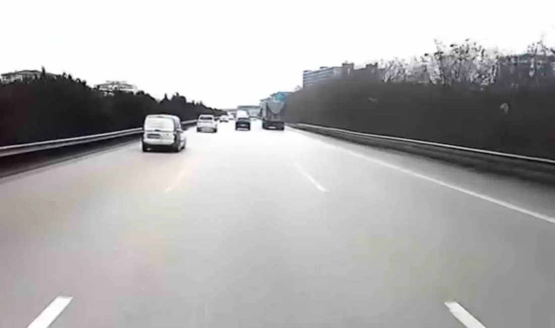 Bursa’da İstanbul-İzmir otobanı Mudanya çıkış kavşağında bir anda kendi ekseni