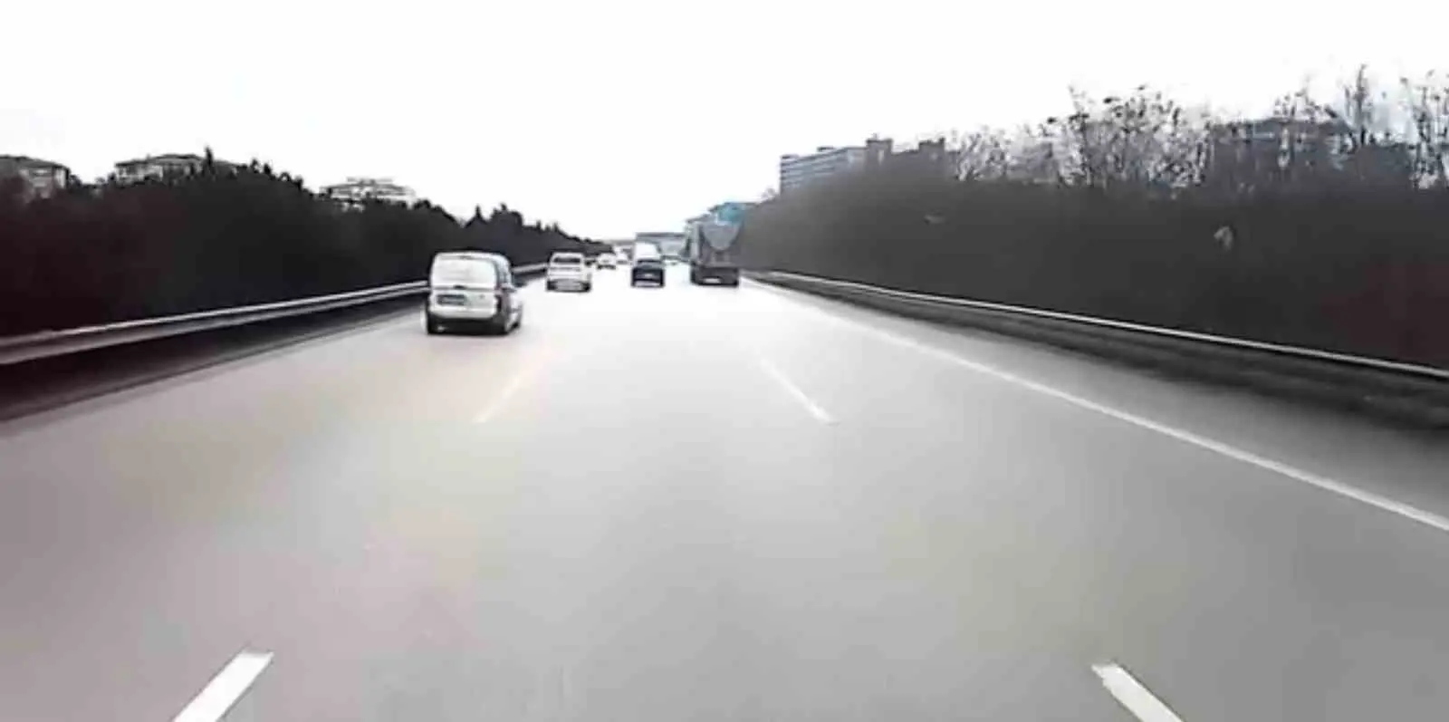 Bursa’da İstanbul-İzmir otobanı Mudanya çıkış kavşağında bir anda kendi ekseni