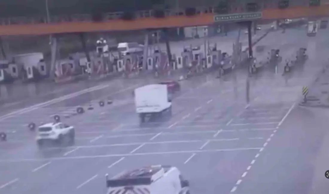 Gebze-Orhangazi-İzmir Otoyolu Bursa Kuzey Gişeleri’nde hafif ticari bir aracın ters