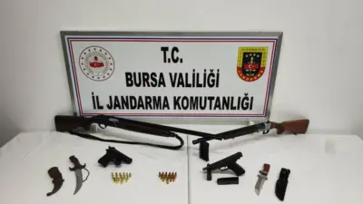 Bursa’nın İznik ilçesinde düzenlenen operasyonda çok sayıda ruhsatsız silah ve